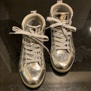 Light up tennis shoes